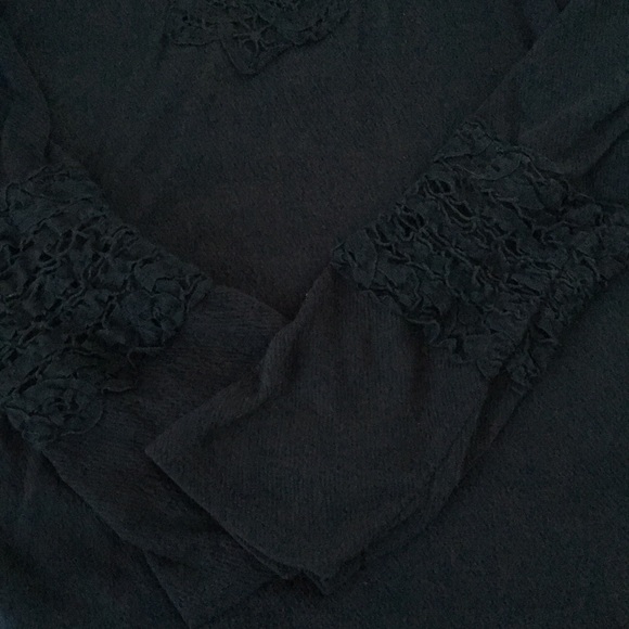 Cold shoulder lace top - Picture 5 of 6
